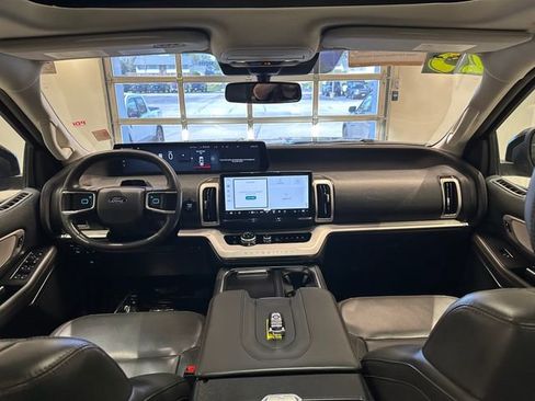 Certified 2025 Ford Expedition Active AWD/4WD image 8