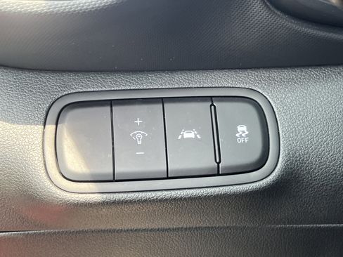 Used 2022 Hyundai Venue SEL FWD image 31