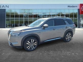 Used 2025 Nissan Pathfinder Platinum w/ Cargo Package FWD video 1