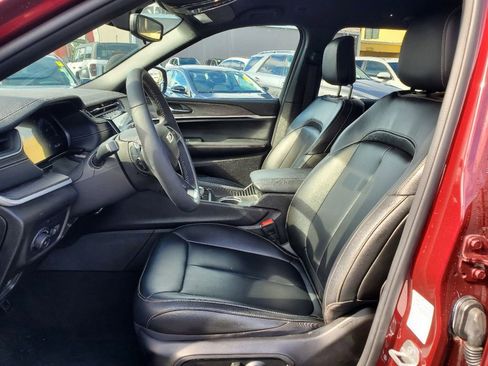 Used 2024 Jeep Grand Cherokee Limited image 16