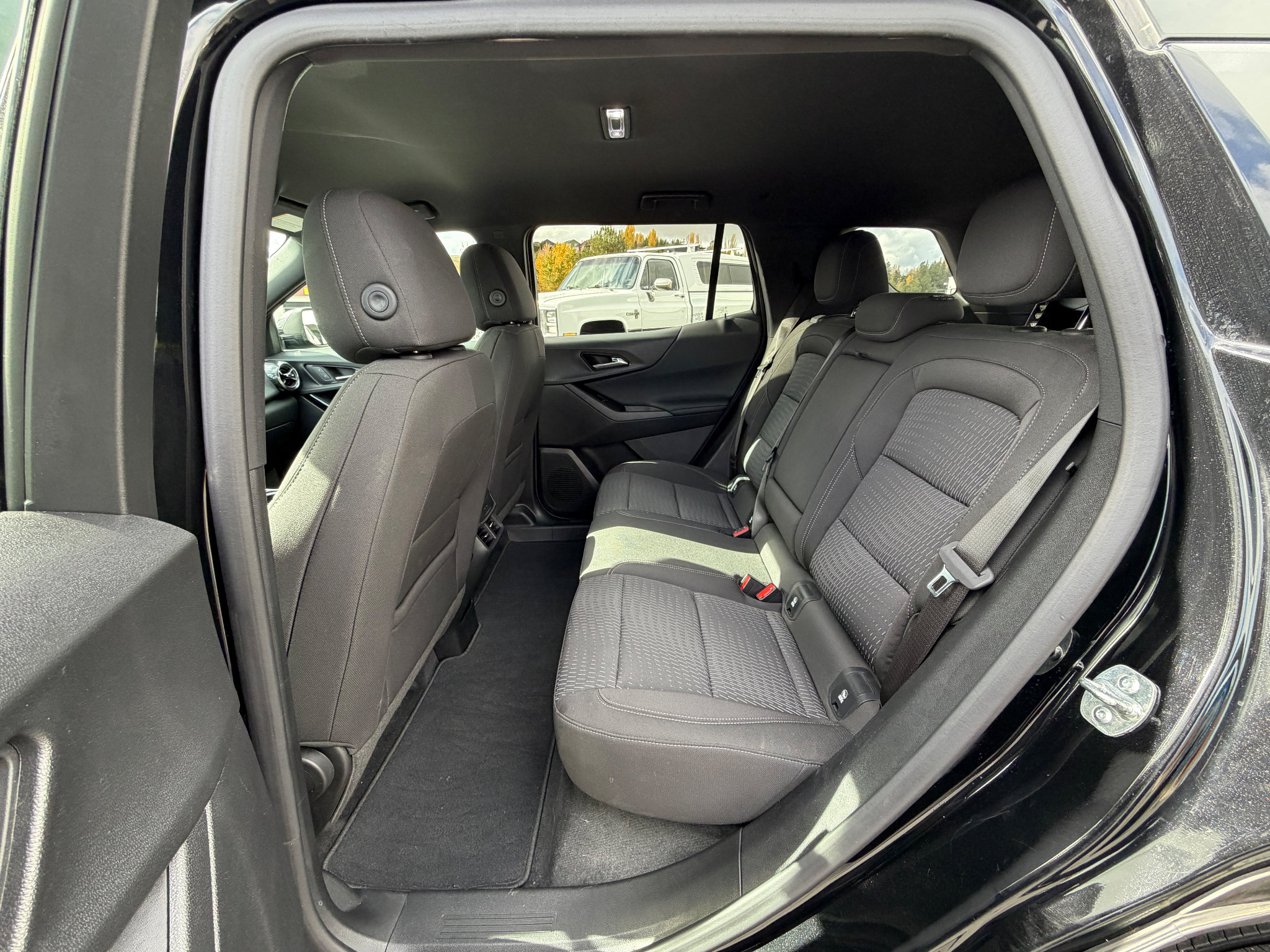 Used 2025 Chevrolet Equinox LT AWD/4WD image 3