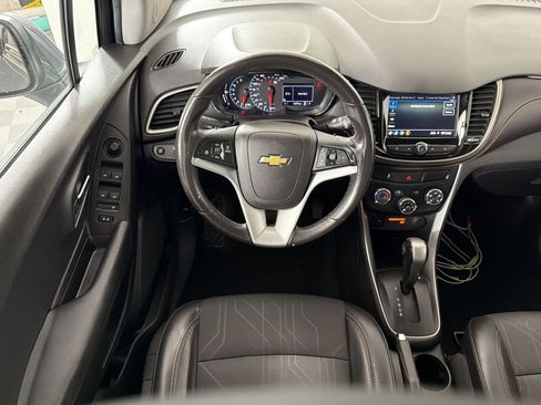 Used 2019 Chevrolet Trax LT w/ LT Convenience Package FWD image 27