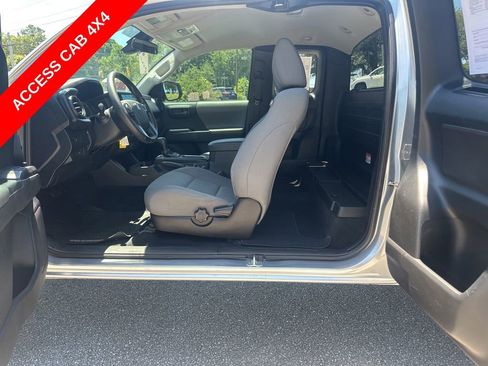 Used 2020 Toyota Tacoma SR AWD/4WD image 9