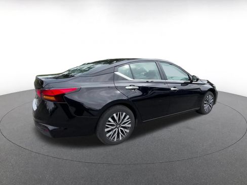 Used 2025 Nissan Altima 2.5 SV FWD image 15