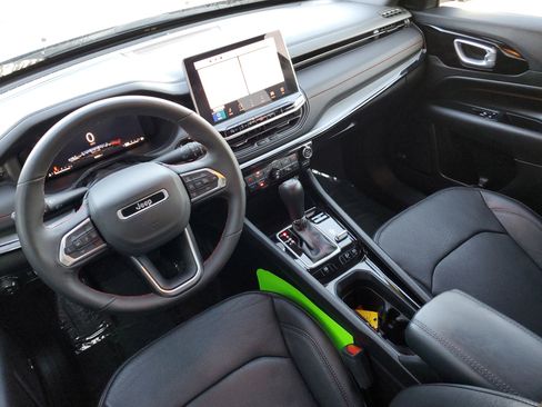 Used 2024 Jeep Compass Trailhawk w/ Trailhawk Elite Group image 24