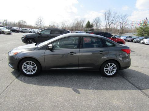 Used 2016 Ford Focus SE FWD image 4