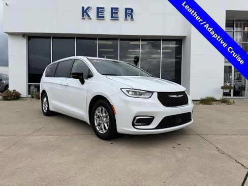 Used 2024 Chrysler Pacifica Touring-L image 1