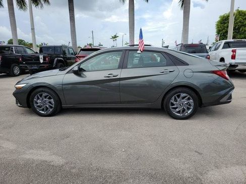 Certified 2024 Hyundai Elantra Blue FWD image 8