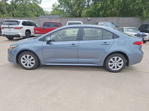 Used 2026 Toyota Corolla LE FWD image 3