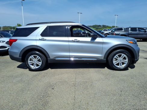 Certified 2023 Ford Explorer XLT w/ Equipment Group 202A AWD/4WD image 6