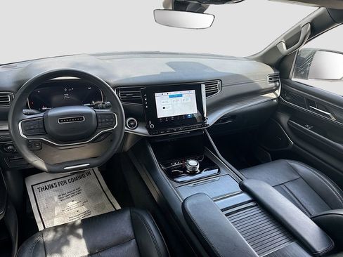 Used 2023 Jeep Wagoneer L Series II AWD/4WD image 24