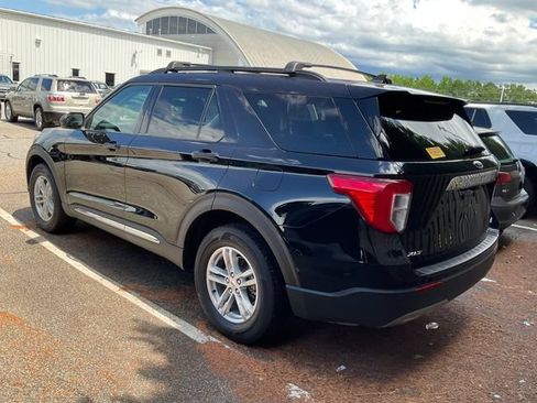 Used 2023 Ford Explorer XLT w/ Equipment Group 202A AWD/4WD image 4