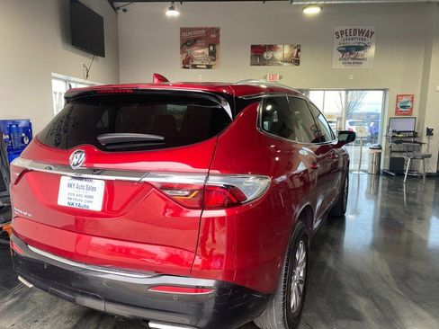 Used 2024 Buick Enclave Premium image 8