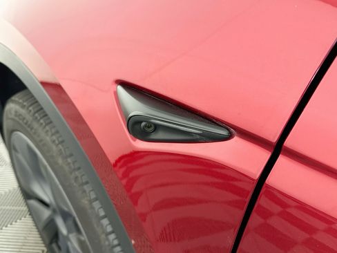 Used 2025 Tesla Model Y Long Range RWD image 16