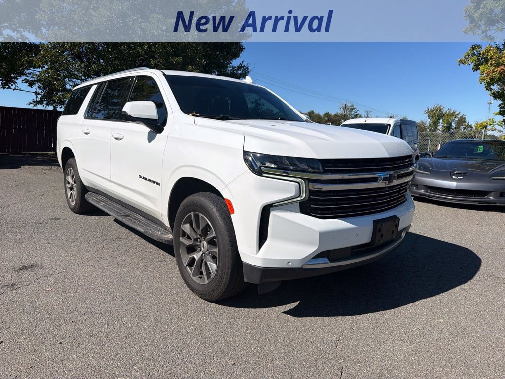 Used 2022 Chevrolet Suburban LT w/ LT Signature Package AWD/4WD image 2