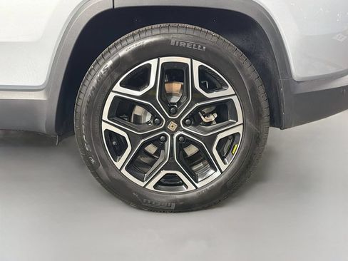 Used 2025 Rivian R1S Adventure AWD/4WD image 34