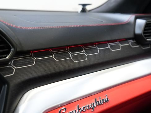 Used 2019 Lamborghini Urus AWD/4WD image 53