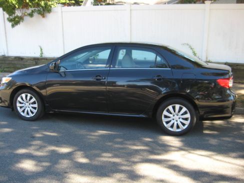 Used 2013 Toyota Corolla LE FWD image 8