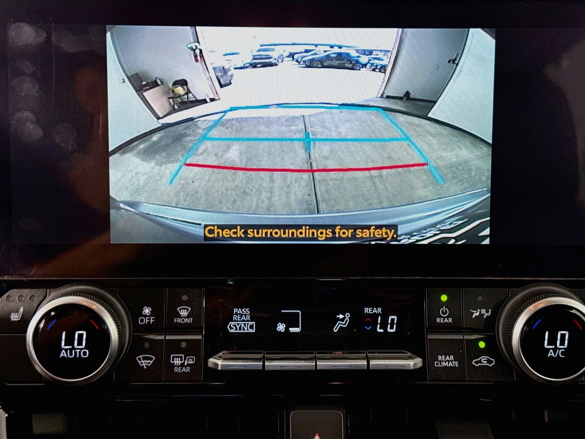 Used 2023 Toyota Highlander XLE FWD image 15