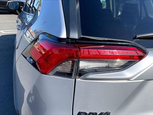 Used 2019 Toyota RAV4 XLE w/ Carpet Mat Package AWD/4WD image 28