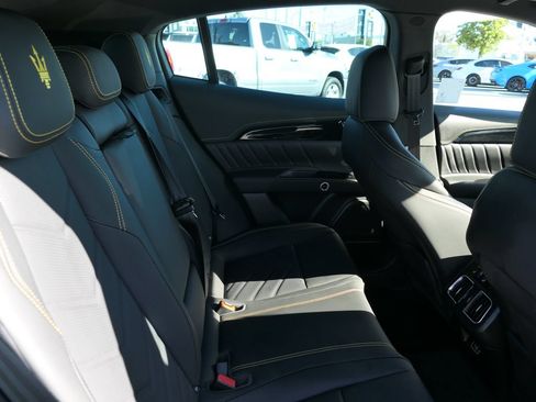 Used 2024 Maserati Grecale Trofeo AWD/4WD image 23