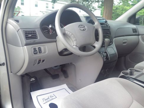 Used 2004 Toyota Sienna LE FWD image 6