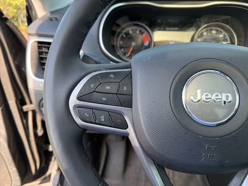 Used 2022 Jeep Cherokee Latitude Lux w/ Sun & Sound Group AWD/4WD image 19