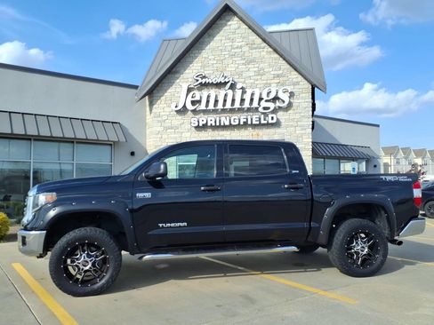 Used 2018 Toyota Tundra SR5 w/ SR5 Upgrade Package image 1