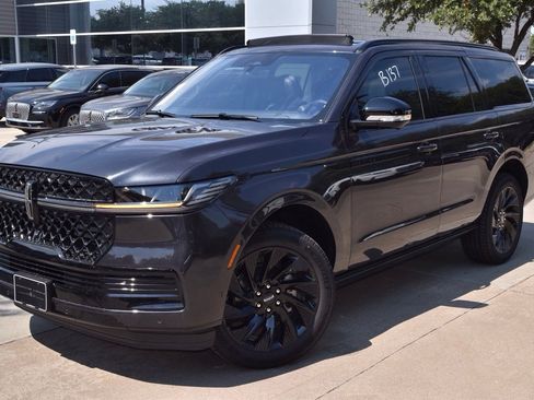 New 2025 Lincoln Navigator Reserve w/ Jet Appearance Package image 12