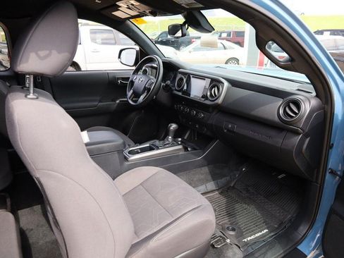 Used 2019 Toyota Tacoma TRD Off-Road AWD/4WD image 25