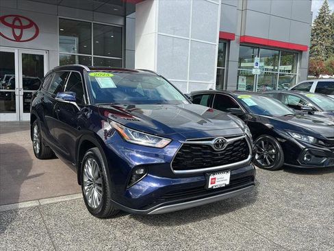 Certified 2025 Toyota Highlander Platinum AWD/4WD image 5