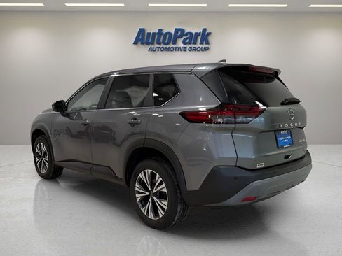 Used 2023 Nissan Rogue SV image 5