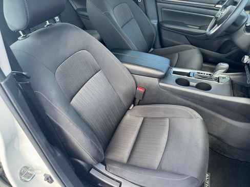 Used 2025 Nissan Altima 2.5 SV FWD image 36