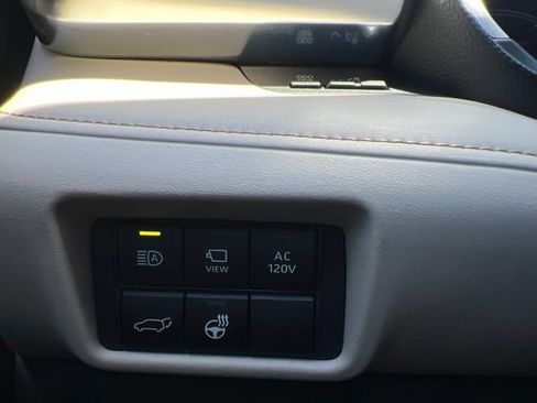 Used 2025 Toyota Highlander Limited AWD/4WD image 25