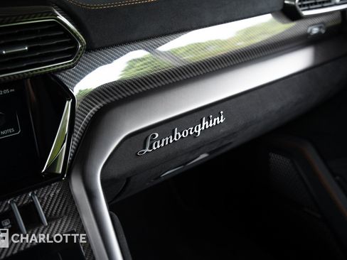 Used 2021 Lamborghini Urus AWD/4WD image 29
