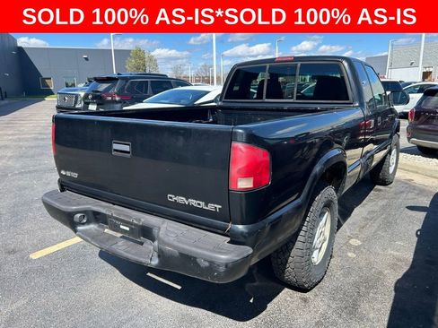 Used 2000 Chevrolet S10 Pickup LS w/ Preferred Equipment Group image 4