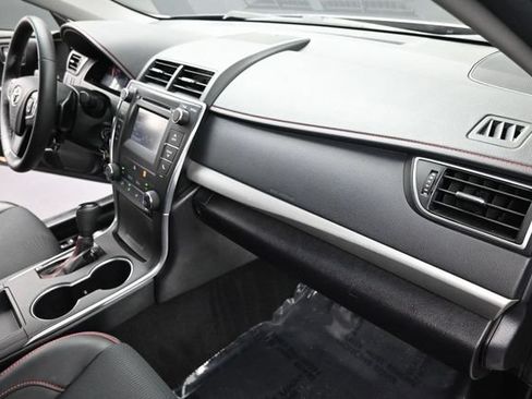 Used 2017 Toyota Camry SE FWD image 25