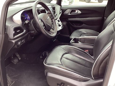 Used 2020 Chrysler Pacifica Limited w/ Advanced Safetytec Group image 11