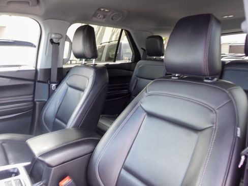 Used 2023 Ford Explorer XLT w/ Equipment Group 202A RWD image 23