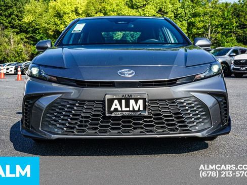 Used 2025 Toyota Camry SE image 10