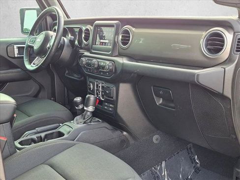 Used 2018 Jeep Wrangler Unlimited Sahara w/ Cold Weather Group AWD/4WD image 20