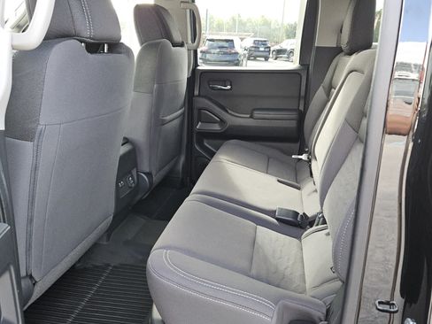 Used 2024 Nissan Frontier SV w/ SV Convenience Package RWD image 4