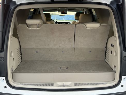 Used 2017 Cadillac Escalade Luxury RWD image 32
