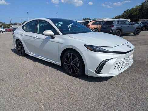 Used 2025 Toyota Camry XSE FWD image 2