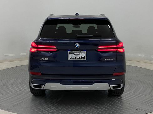 Used 2026 BMW X5 xDrive40i w/ Climate Comfort Package image 9