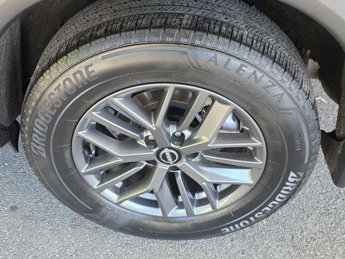 Used 2024 Nissan Rogue S FWD image 33