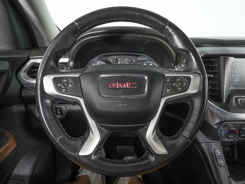 Used 2019 GMC Acadia SLE image 18