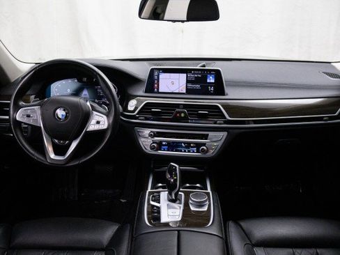 Used 2020 BMW 750i xDrive AWD/4WD image 16