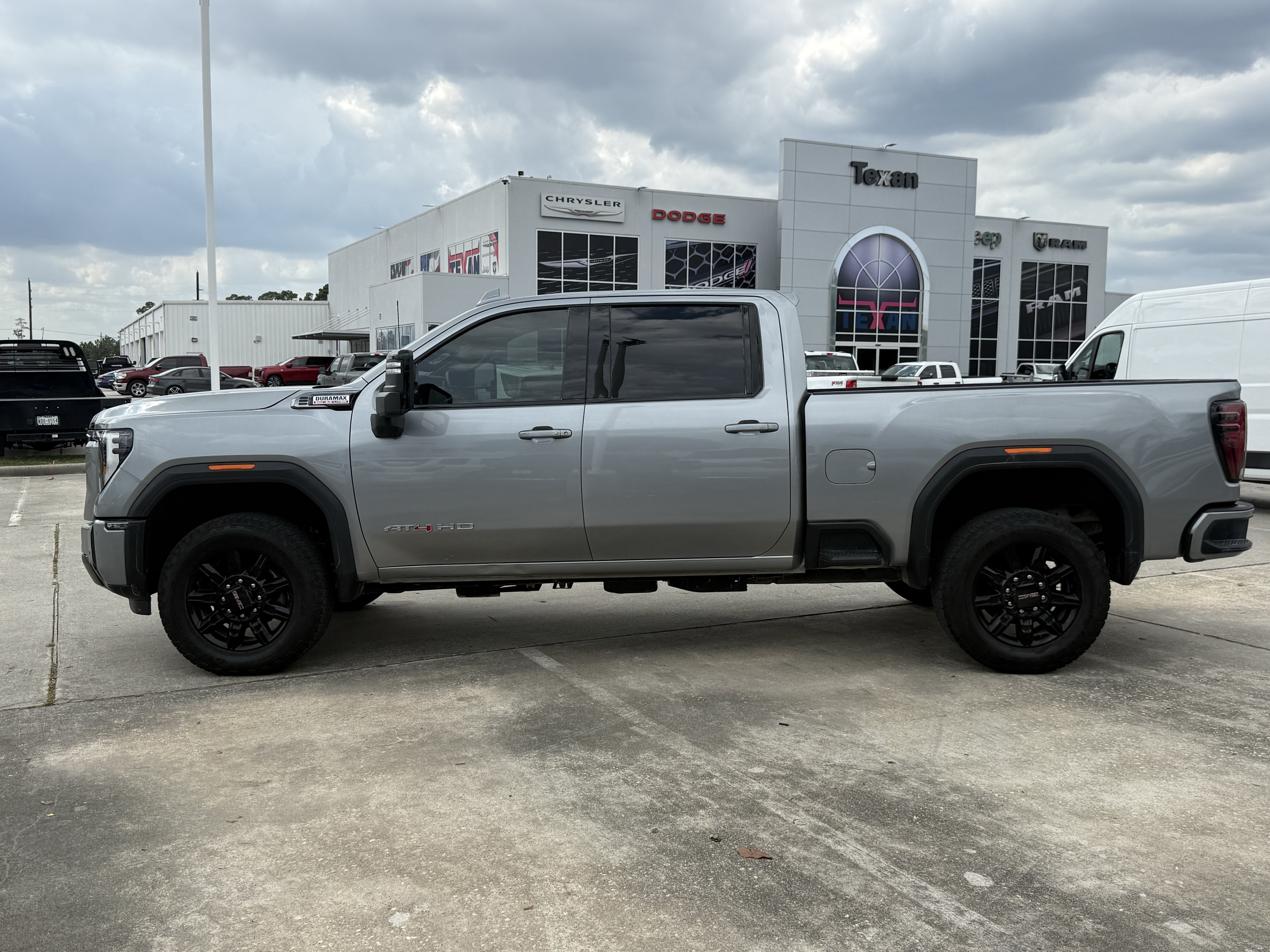 Used 2026 GMC Sierra 2500 AT4 AWD/4WD image 9