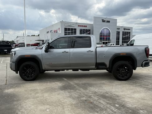 Used 2026 GMC Sierra 2500 AT4 AWD/4WD image 9